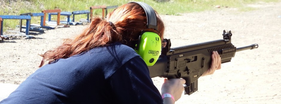 shooting_woman_shoot_gun_rifle_outdoor_firearm_girl-877287.jpg